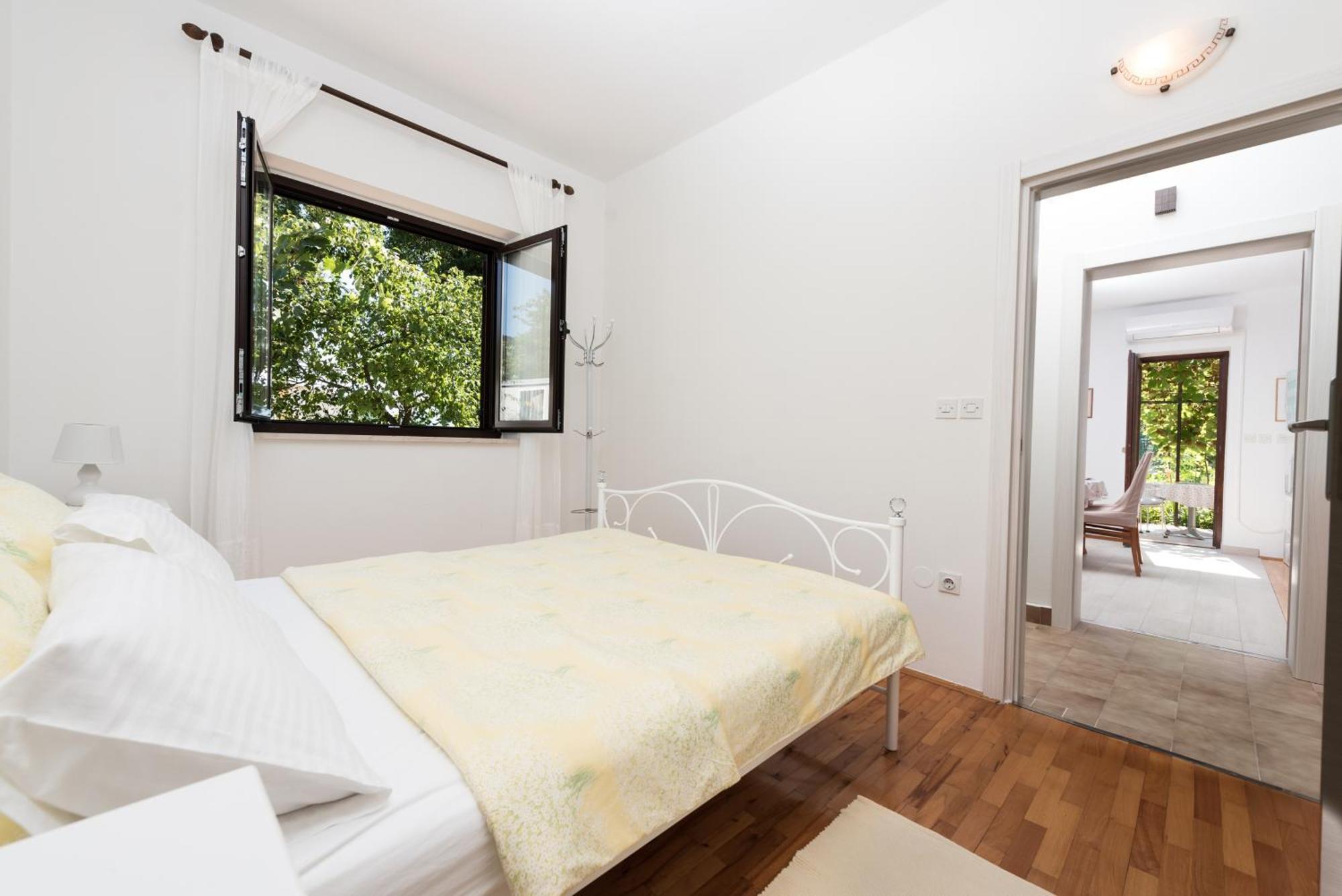 Apartments With A Parking Space Icici, Opatija - 14155 Bilik gambar
